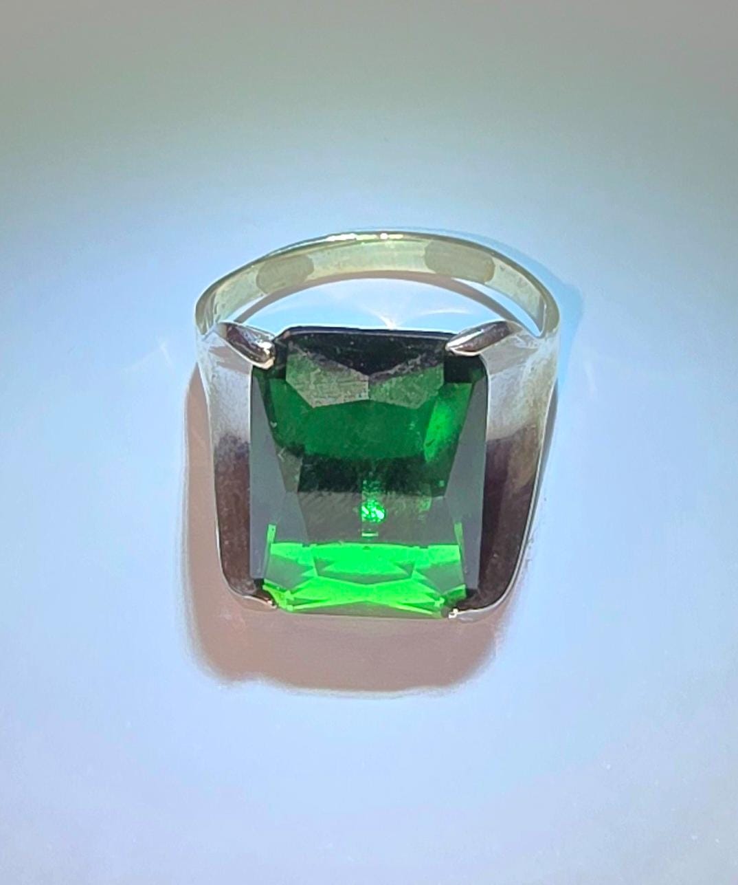 Grüner Edelstein Ring